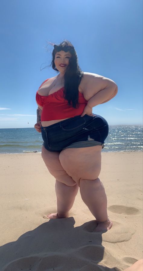 Fat Lady Pictures, Pear Shaped Women, Plus Size Inspiration, Rich Women, Plus Size Beauty, Big Fashion, Curvy Girl Fashion, Plus Size Swimwear, Pin Up