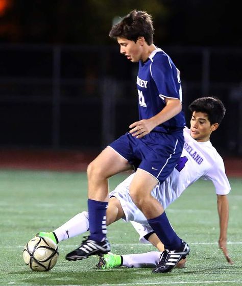 High School Soccer Boys, Soccer Poses, High School Soccer, Football Poses, Brown Hair Men, Boys Soccer, Soccer Photography, Soccer Boyfriend, Football Photography