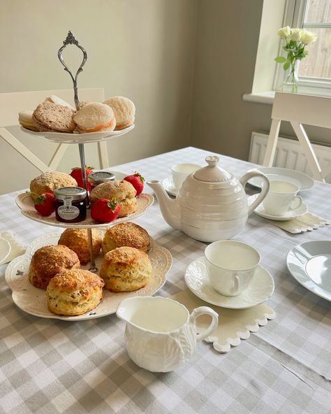 The last time we hosted our family for an at-home tea party 🫖🍰 one of my favourite days of this year 🫶🏼 Looking forward to this weekend when we host even more family for a barbecue 🥰 Hope you all have a lovely long weekend! Rach xx 3-tier cake stand: @amazonuk Tea-set: #coalport via @ebay_uk Tablecloth, napkins & cake stand: @homesense_uk Teapot: @neptunehomeofficial #homemaking #afternoontea #hosting #homedecor #moderncountrydecor #neutralhome Tablecloth Napkins, Modern Country Decor, 3 Tier Cake Stand, Tier Cake, Tiered Cake Stand, Long Weekend, The Last Time, Afternoon Tea, Cake Stand