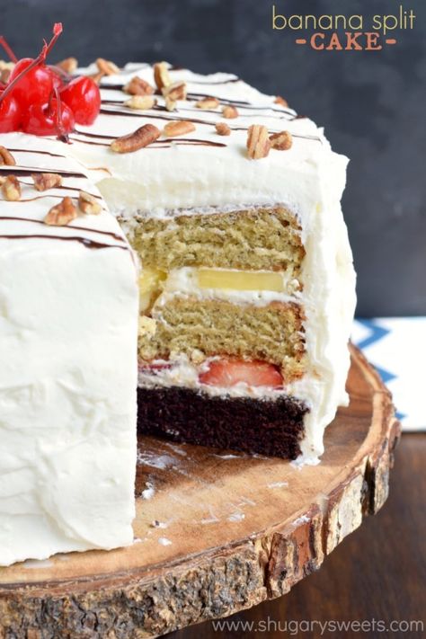 Banana Split Cake: layers of chocolate cake, banana cake, fresh fruit and whipped cream frosting for an ultimate, decadent cake recipe! Cake Fresh Fruit, Fruit Cake Filling, Fruit And Whipped Cream, Split Cake, Banana Split Cake, Cake Banana, Shugary Sweets, Cake Filling, Whipped Cream Frosting