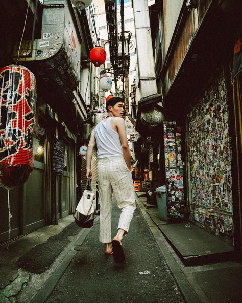 Omoide Yokocho, Memory Lane 📸 📸 - Comment ‘ PRESET ‘ and I’ll dm you the link to my Lightroom presets pack to help you with your photo editing. Tokyo, Japan, Street Photography 📸 Japan Street Photography, Androgynous People, Tokyo Photography, Japan Street, Street Portrait, Tokyo Street, Portrait Photoshoot, Japan Photo, Street Photo