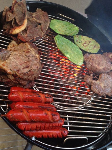 Carne Asada Plate, Carne Asada Party, Carne Asada Aesthetic, Tamales Aesthetic, Carnita Asada, Carne Asada, Summer Bbq, Mexican Food Recipes, Grilling