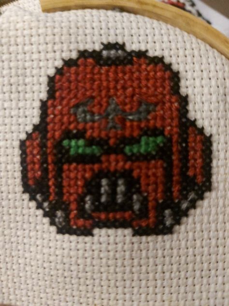 A warhammer cross stitch pattern of the blood ravens Warhammer 40k Cross Stitch, Warhammer Cross Stitch, Raven Helmet, Beads Designs, Perler Beads Designs, Stitch Ideas, Perler Bead Patterns, Perler Bead, Bead Patterns