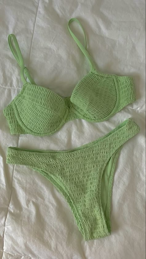 Cute Bathing Suits Aesthetic, Aestethic Bikinis, Lucy Score, Obx Dr, Green Bathing Suits, Swimsuit Inspo, Beach Fits, Swimsuits Outfits, Green Swimsuit