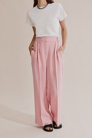 Wool Wide Leg Pant Powder Pink Trousers Outfit, Tailored Trousers Outfit, Pink Trousers Outfit, Nude Trousers, Pink Academia, Funky Pants, Trousers Outfit, Wide Leg Pants Outfit, Academia Outfits