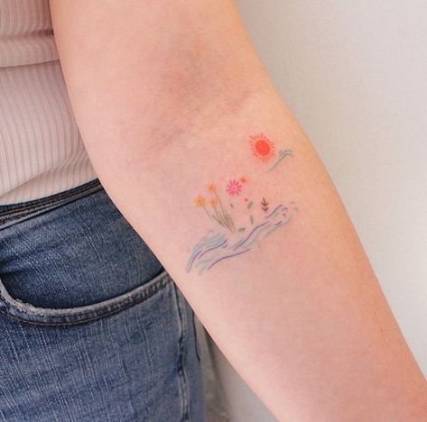 Flower Tattoos Colour, Tiny Colorful Tattoos, Color Tatoos, Colorful Tattoo Ideas, Year Tattoo Ideas, Tiny Disney Tattoo, Tattoo Ideas Women, Amazing Tattoo Ideas, Small Colorful Tattoos