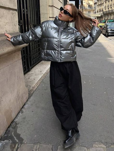 Silver Puffer Jacket Outfit, Shiny Puffer Jacket, Silver Puffer Jacket, Puffer Jacket Outfit, Winter Coat Parka, Stylish Winter Outfits, Puff Jacket, Coat Pocket, Jacket Outfit