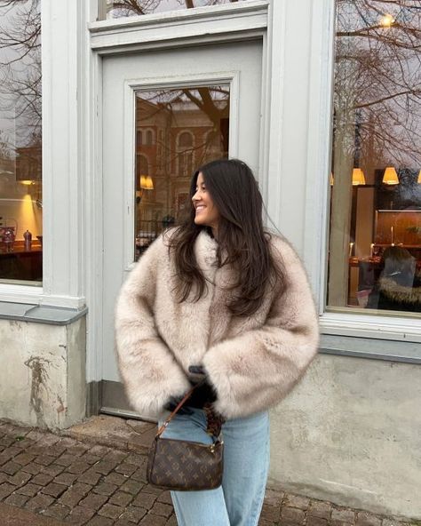 The Ultimate Guide to Style Fur Coat Trend On 2024 Styling Fur Coat, Faux Fur Coat Outfit Casual, Outfit With Fur Coat, Cream Fur Coat Outfit, Cropped Fur Coat Outfit, Fur Coat Outfit Dressy, Fake Fur Coat Outfit, Short Fur Coat Outfit, Outfits With Fur Coats