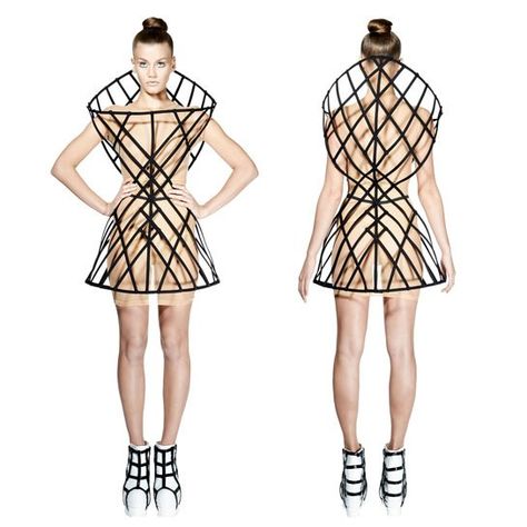 Everything made by chromat is amazing Avangard Fashion, Futurism Fashion, Structured Fashion, Architectural Fashion, Cage Dress, Sculptural Fashion, Geometric Fashion, 3d Fashion, Futuristic Fashion