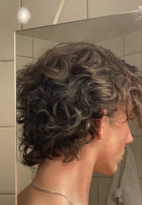 Loose Perm, Long Hair Perm, Male Haircuts Curly, Surfer Hair, Medium Length Curly Hair, Gents Hair Style, Guy Haircuts Long, Men Haircut Curly Hair, Mullet Haircut