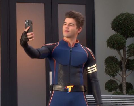 The Thundermans are back, and they already have new costumes. Max is so... 😻😻 Max Thunderman Aesthetic, Thundermans Return, Billy Thunderman, Max Thunderman, Jack Griffo, Fictional Character Crush, Jack G, White Guys, Cute White Guys