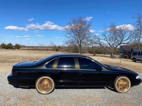 #ImpalaWeek Wicked Chevy Impala sitting on gold wire wheels on white/gold Vogues 😎 #ChevroletImpala #Voguetyres 1961 Chevy Impala Lowrider, 96 Impala Ss, 1961 Chevy Impala, Chevy Caprice Classic, 20 Inch Rims, Goldie Locks, Chevy Impala Ss, Chevy Caprice, Caprice Classic