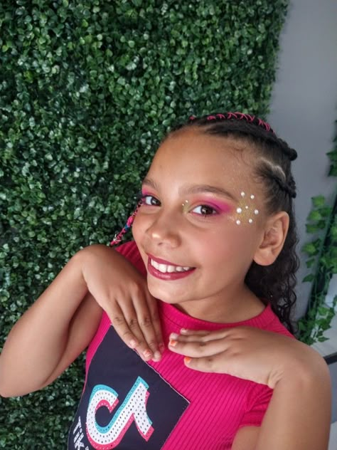 Kids Glitter Makeup, Recital Makeup For Kids, Princess Makeup For Kids, Kid Makeup Looks, Kids Makeup Looks, Kids Makeup Ideas, Gymnastics Makeup, Cheerleader Makeup, Recital Makeup