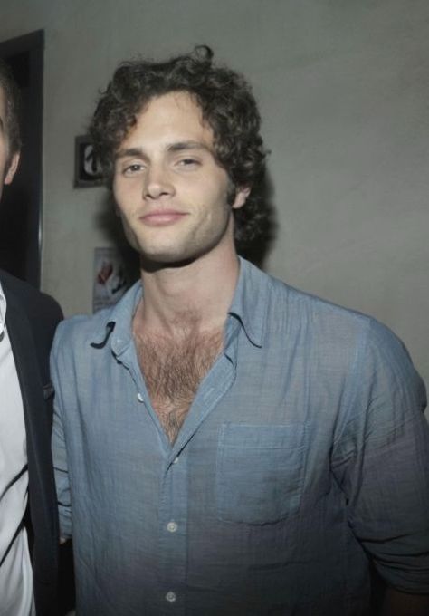 Joe Goldberg Beard, Penn Badgley Band, Easy A Penn Badgley, Hottest Man In The World, Penn Badgley Hair, Older Celebrities Man, Penn Badgley 2000s, You Penn Badgley, Penn Badgley Easy A