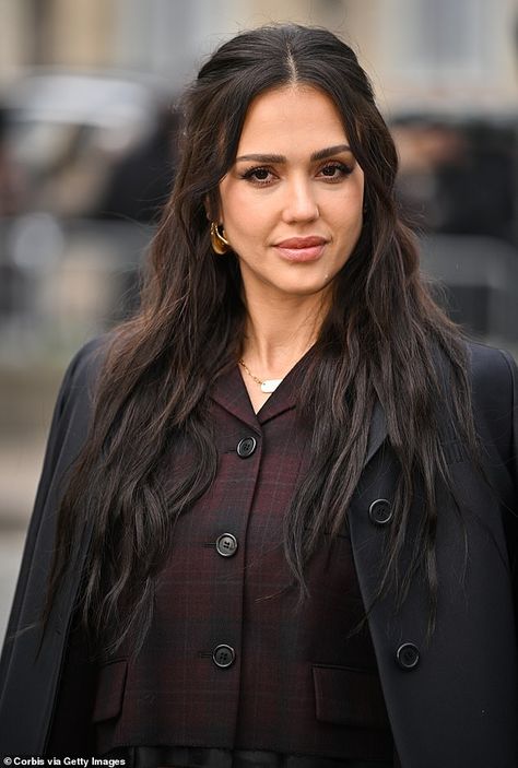 Jessica Alba Black Hair, Jessica Alba Dark Hair, Jessica Alba Now, 2023 Celebrities, Paris Fashion Week 2023, Jessica Alba Outfit, Jessica Alba Hair, Fan Casting, Aimee Garcia