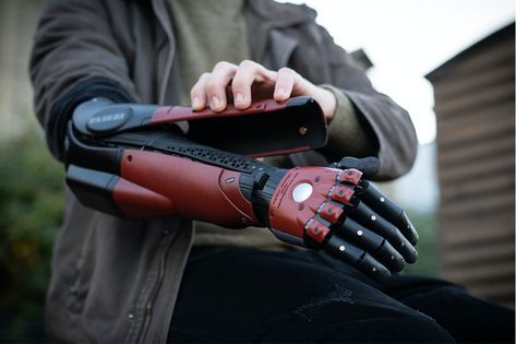 Gamer Amputee gets real-life Venom Snake bionic arm – and its finally available for sale! | Yanko Design Robotic Prosthetics, Geeky Boy, Prosthetic Device, Prosthetic Arm, Venom Snake, Arm Drawing, Robot Hand, Coolest Gadgets, Cool Tech Gadgets Electronics