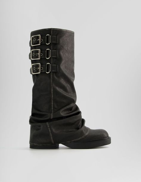 Boots With Buckles, Pretty Shoes Sneakers, Slouchy Boots, 2000s Fashion Outfits, Shoe Inspo, Aesthetic Shoes, Swag Shoes, Biker Boots, Fashion Fits