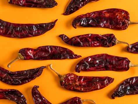 Guajillo Chile, Dried Poppy, Dried Chili Peppers, Poppy Pods, Frugal Recipes, Cooking Photography, Dried Peppers, Spicy Chili, Cooking For Two