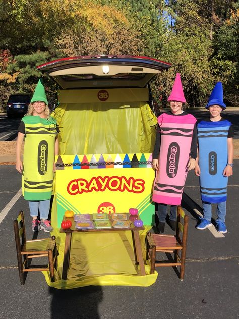 Crayon Trunk Or Treat, Trunk Or Treat Ideas Truck, Halloween Kid Games, Easy Trunk Or Treat Ideas, Easy Trunk Or Treat, Trunk Or Treat Halloween, School Halloween Costumes, Trunker Treat Ideas, Trunk Or Treat Ideas