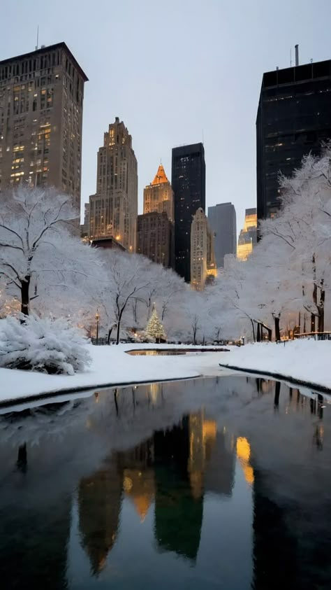 City Christmas Aesthetic, Christmas In Nyc Aesthetic, Christmas In New York City Aesthetic, Nyc Aesthetic Wallpaper, Ice Skate Christmas, Rockefeller Christmas Tree, New York In December, New York Christmas Aesthetic, New York Snow