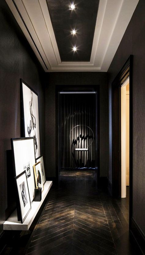 Dark foyer with dark wood floors, jet black walls, and large art Chelsea Nyc, Dark Hallway, Marble Shelf, Black Rooms, Interior Minimalista, Dark Wood Floors, Foyer Decorating, Dark Walls, 아파트 인테리어