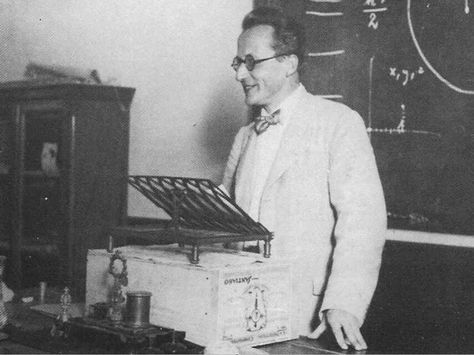 Erwin Schrodinger, Erwin Schrödinger, J Robert Oppenheimer, Niels Bohr, Famous Scientist, Richard Feynman, Quantum Leap, Physicists, Quantum Mechanics