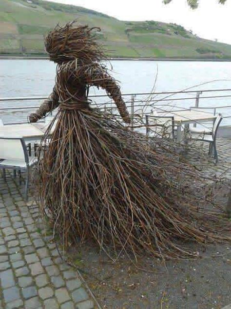 Willow Effigy by Olga Ziemska - Lord knows I have enough sticks Tre Kunst, French Country Garden, Have Inspiration, Garden Art Sculptures, Garden Art Diy, Country Gardening, Outdoor Art, Land Art, Scarecrow