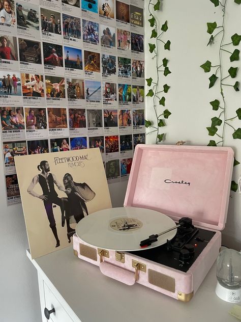 Room Inspo Vines, Record Player Room, Pink Record Player, Pink Record, Record Player Aesthetic, Crosley Record Player, Music Bedroom, Posters For Room, Vinyl Room