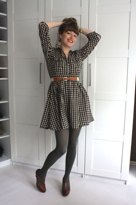 I’ve got a crush on this look from the ModCloth Style Gallery! Librarian Wardrobe, Library Fashion, Outfit With Tights, Nerdy Chic, Denim Ootd, Colored Tights Outfit, Librarian Style, Grey Tights, Modcloth Style