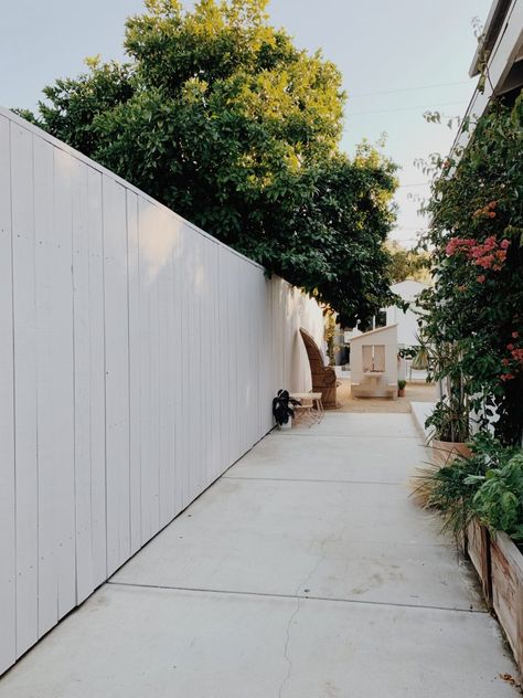 updating our old fence on a budget - almost makes perfect Paint Old Fence, White Painted Fences Ideas Backyards, White House White Fence, White Painted Fence, Painted Backyard Fence, Fencing On A Budget, Painted Privacy Fence, Painted Wooden Fence, White Fence Paint