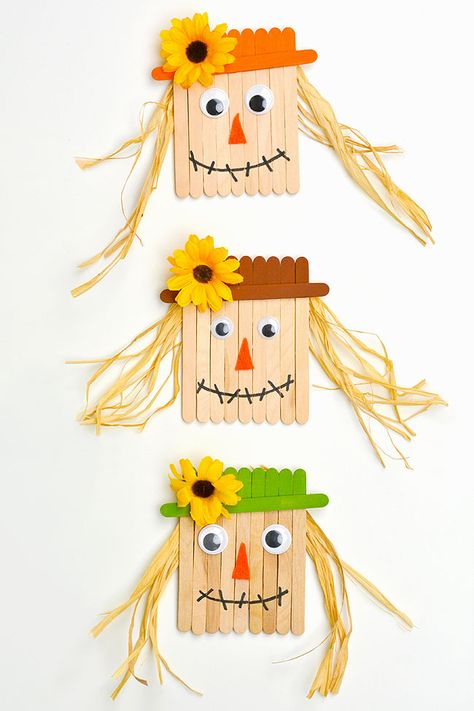 This popsicle stick scarecrow is SO EASY to make! It's such a great craft for fall, Halloween, and Thanksgiving, and both kids and adults will love how cute and friendly it looks as a DIY autumn harvest decoration. All you need are some craft sticks and a few other dollar store supplies! Scarecrow Popsicle Stick Craft, Popsicle Stick Thanksgiving Crafts, Craft Sticks Projects, Wooden Stick Crafts, Scarecrow Crafts For Kids, Scarecrow Craft, Popsicle Stick Picture Frame, Popsicle Stick Crafts For Adults, Popsicle Stick Ornaments