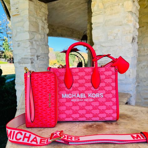 Guaranteed Authentic Brand New With Tags Attached Mk Wallet, Trendy Purses, Luxury Bags Collection, Handbag Essentials, Mk Purse, Michael Kors Tote Bags, Girly Bags, Michael Kors Shoulder Bag, Travel Tote Bag