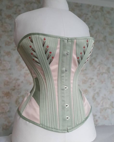 Elizabeth on Instagram: “A very spring looking Victorian corset to meet the end of May. Silks, an ocean of stitches, floral flossing and love mixed together!…” Corset Flossing, Victorian Era Aesthetic, Tightlacing Corset, 19th Century Dresses, Suzanne Neville Wedding Dresses, Edwardian Corsets, Corset Fashion Outfits, Victorian Corset, Dress History