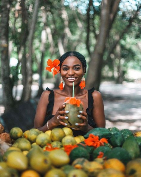 Asiyami Gold, Photographie Portrait Inspiration, Phenomenal Woman, Black Travel, Photography Women, Female Travel, Black Is Beautiful, Girls Trip, Madonna