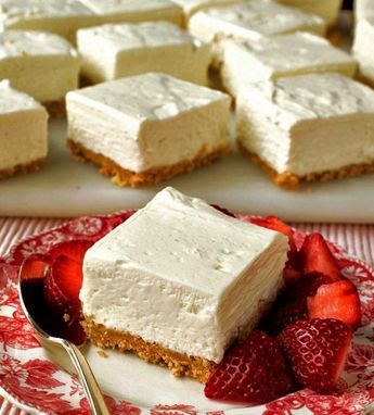 Strawberry Yogurt Tart, Yoghurt Tart Recipe, Cold Pudding Recipes, Fridge Puddings Dessert Recipes, Yogurt Fridge Tart Recipe, Yogurt Tart Recipe, Easy Fridge Tarts Recipes, Yogurt Pudding Recipes, No Bake Tart Recipes