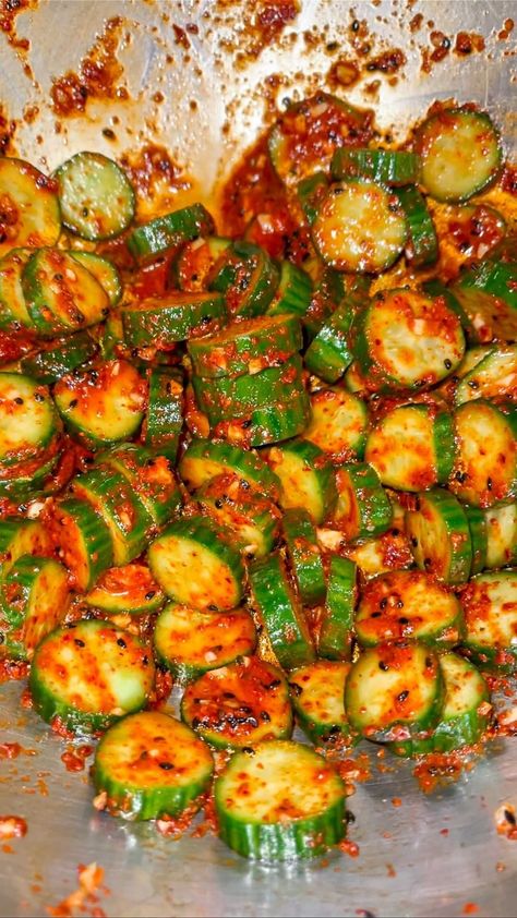 CUCUMBER SALAD RECIPE⬇️ 6-7 persian cucumbers 3 TBSP gochugaru (Korean pepper flakes) 3 TBSP rice vinegar 3 TBSP apple juice 3 TBSP sesame… | Instagram Spicy Cucumber Salad, Spicy Cucumber, Cucumber Salad Recipe, Cucumber Recipes Salad, Food Rules, Pescatarian Recipes, Healthy Food Dishes, Asian Cooking, Cucumber Salad