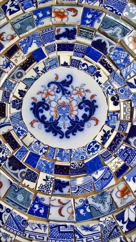 Mosaics Using Old China, Mosaics On Rocks, Mosaiek Ideas, Broken Pottery Mosaic, Broken China Mosaics, Mosica Tiles, Mosaic Projects Ideas, Diy Mosaic Ideas, Broken Glass Mosaic