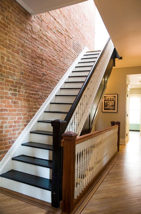 Exposed Brick Loft, Wallpaper Staircase, Brick House Plans, Brooklyn Townhouse, Architecture Lifestyle, Brick Interior, House Staircase, Interior Staircase, Staircase Remodel