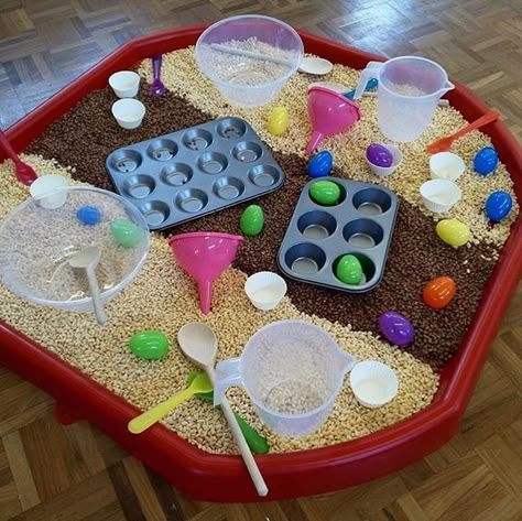 Learning and Exploring Through Play: Sensory Tuff Trays Tuff Tray Ideas Toddlers, Tuff Tray Ideas, Messy Play Activities, Tuff Spot, Baby Sensory Play, Eyfs Activities, Nursery Activities, Tuff Tray, School Craft