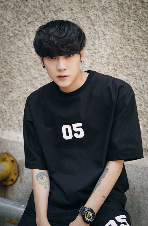 Boy Korea, Hallyu Star, Street Jeans, Lookism Webtoon, Role Model, Ulzzang Boy, Asian Boys, Role Models, Boy Fashion