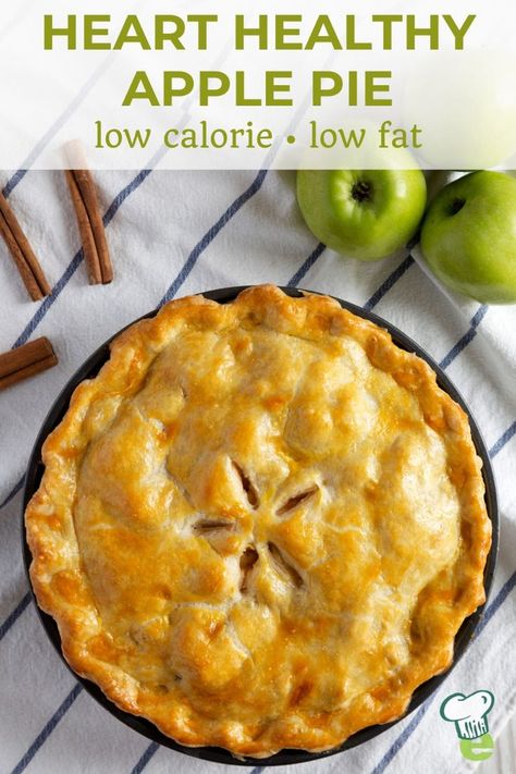 Apple pie has never been easier or healthier! This beginner-friendly apple pie recipe is heart healthy and combines whole wheat flour with Granny Smith apples and warming spices for a homemade win. Serve it up for Thanksgiving, Christmas or any get together. Your family will never believe this apple pie is low calorie and low fat. Low Cal Apple Pie, Apple Pie Healthy Recipe, Easy Healthy Apple Pie, Heart Healthy Dessert Recipes, Low Calorie Apple Pie, Low Calorie Thanksgiving Recipes, Low Calorie Pie, Salads With Apples, Healthy Apple Pie Filling