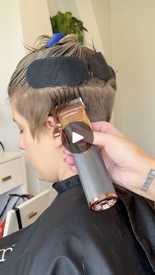 Undercut For Short Hair For Women, Pixie Bobs For Thick Hair, Mens Undercut Hairstyles Short, How To Style An Undercut, Long Cropped Hair, Undercut Bobs For Thick Hair, Undercut Bob Haircut For Thick Hair, Long Hair Shaved Underneath, Simple Pixie Haircut