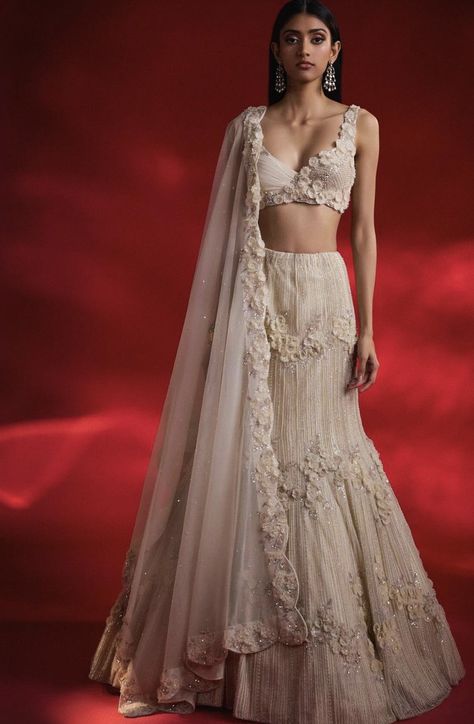 Indian Outfits For Engagement, White Full Sleeve Lehenga, Indian Reception Outfit Guest Simple, Attached Dupatta Lehenga, Desi Long Dress, Corset Wedding Dress Indian, Indowestern Wedding Dress, Lenghas For Wedding, Modern Lehenga Designs Wedding Ideas