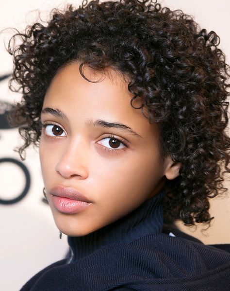 StyleCaster: no makeup makeup tips Natural Hair Fashion, Practice Makeup, Gorgeous Bridal Makeup, Perfect Winged Eyeliner, Eye Tricks, Winged Eyeliner Tutorial, Nyfw Runway, Makeup Tumblr, No Makeup Makeup