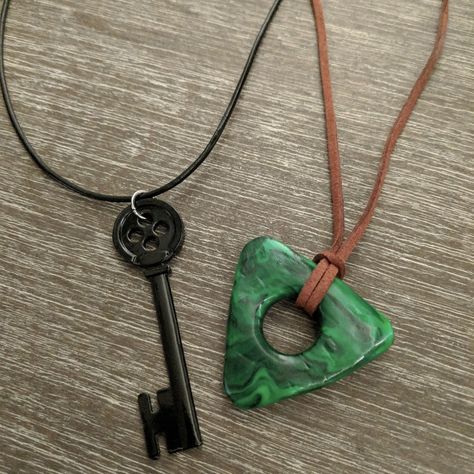 Coraline Necklace Diy, Goblincore Rings, Grunge Clay Ideas, Coraline Ring, Clay Grunge, Coraline Jewelry, Grunge Crafts, Coraline Necklace, Goblincore Jewelry