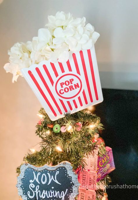 The Best Christmas Tree Theme for 2021 – Movie Theater Decorations https://www.southerncrushathome.com/christmas-tree-theme-movie-theater/ Christmas Movie Themed Centerpieces, Movie Theme Christmas Party, Movie Theater Decorations, Fun Christmas Tree Themes, Christmas Movie Decorations, Movie Themed Christmas Tree, Christmas Movie Theme Party, Food Themed Christmas Tree, Unique Christmas Themes