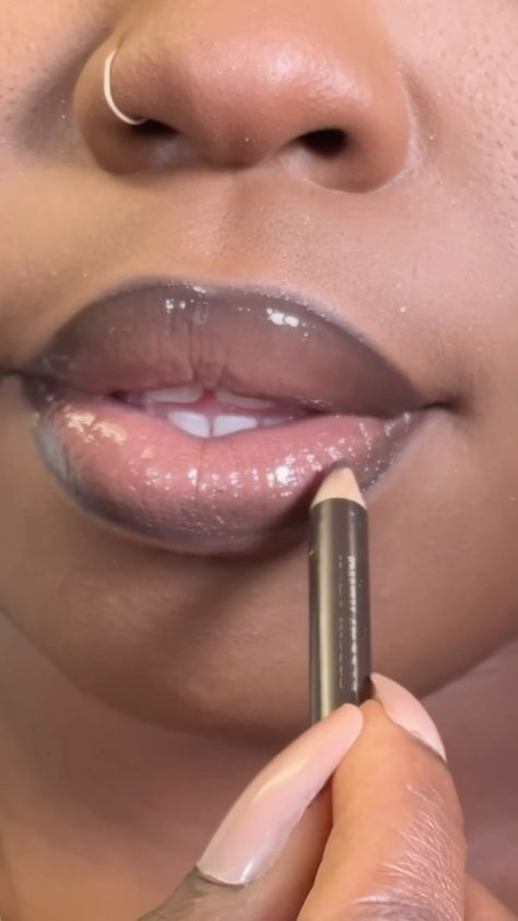 ✨The 90s Nude Lip✨ Step 1: Prep lips w/ lip scrub for any dry skin on lips. Step 2: Line lips with dark brown liner. Pro Tip: Eyebrow… | Instagram Line Lips, Brown Lip Liner, Light Pink Lipstick, Brown Liner, Lip Swatches, Legally Blonde, Pink Lipstick, Nude Lip, Lip Scrub