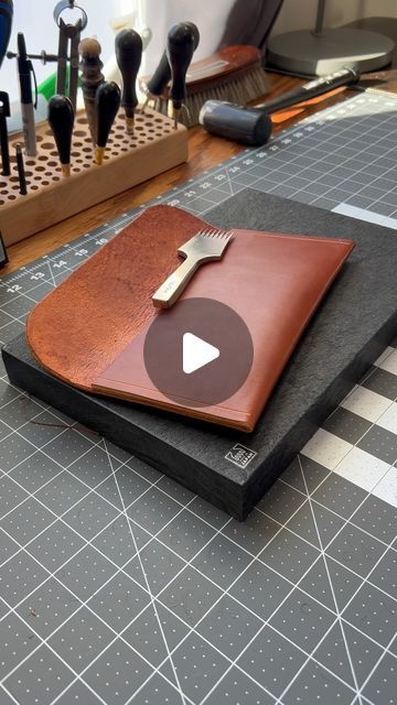 13K likes, 61 comments - garner_goods on February 17, 2024: "Making a cash envelope from Wickett and Craig chestnut leather #leather #leathercraft #handmade #craft #craftsman #satisfying #asmr #leathergoods #leathertools #fullgrainleather #leatherwork #leatherhandmade #handsewn". Diy Leather Envelope, Diy Cash Envelope Wallet, Diy Wallet Mens, Leather Projects Ideas, Cash Envelope Wallet, Diy Leather Projects, Chestnut Leather, Diy Wallet, Wallpaper Earth