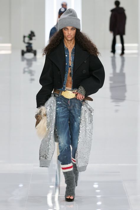 Dsquared2 Fall 2024 ready-to-wear Couture Menswear, Milan Fashion Week Men, Black Corset Dress, 2024 Menswear, Studded Denim Jacket, Desert Fashion, Mens Fashion Week, Milano Fashion Week, Menswear Fashion