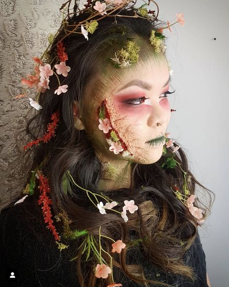 Mother Nature Makeup Ideas, Forest Nymph Makeup, Nature Halloween Costume, Mother Nature Halloween, Tree Makeup, Plant Makeup, Fairy Halloween, Forest Nymph, Rave Looks